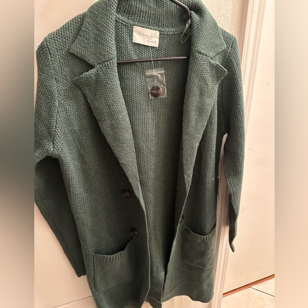 Brand new women’s cardigan from boutique green
